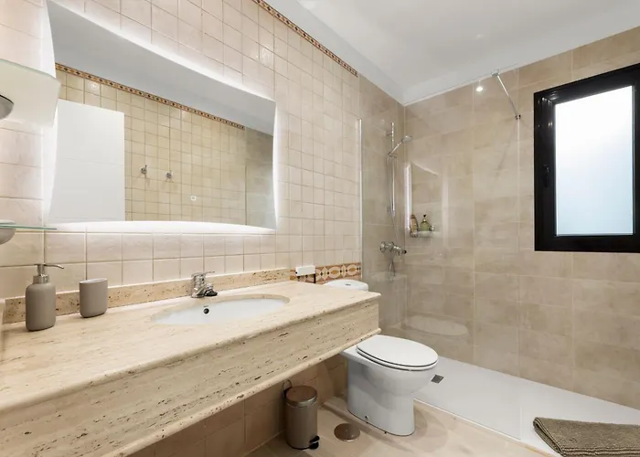 Cactus - Large Private Plot - Heated Pool & Bbq - Luxury Vacation Villa Playa Blanca (Lanzarote)