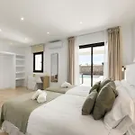 Cactus - Large Private Plot - Heated Pool & Bbq - Luxury Vacation Villa Playa Blanca (Lanzarote)