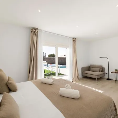 Cactus - Large Private Plot - Heated Pool & Bbq - Luxury Vacation Playa Blanca (Lanzarote)