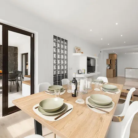 Cactus - Large Private Plot - Heated Pool & Bbq - Luxury Vacation Villa Playa Blanca (Lanzarote)