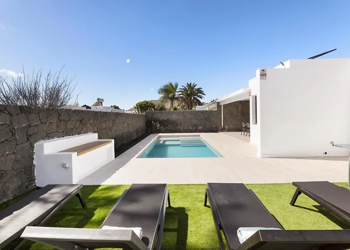 Cactus - Large Private Plot - Heated Pool & Bbq - Luxury Vacation